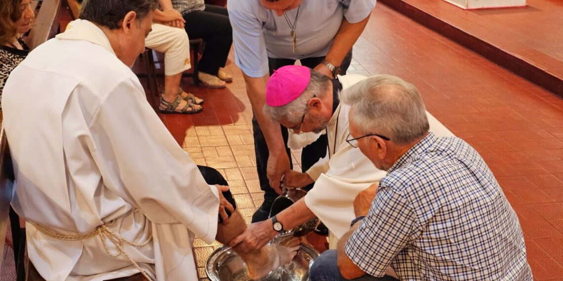 Con la presencia del Obispo Jorge Scheinig se celebra la Pascua en Junín