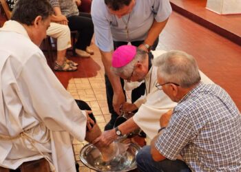 Con la presencia del Obispo Jorge Scheinig se celebra la Pascua en Junín