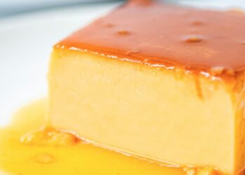 Así es la fácil receta de la reversión del flan hecha con yogurt