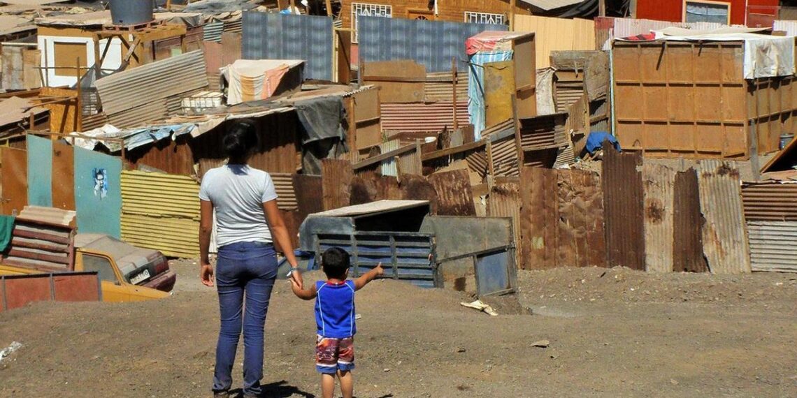 Editorial: Pobres en alza