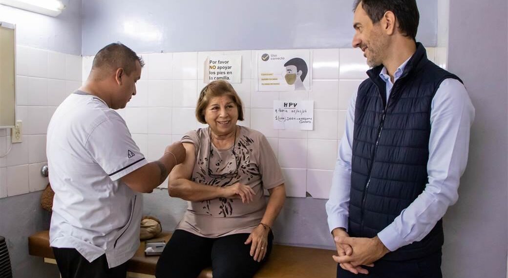 Comenzó la campaña de vacunación antigripal en todos los CAPS