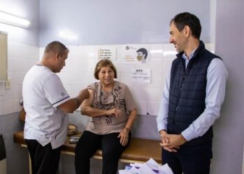 Comenzó la campaña de vacunación antigripal en todos los CAPS