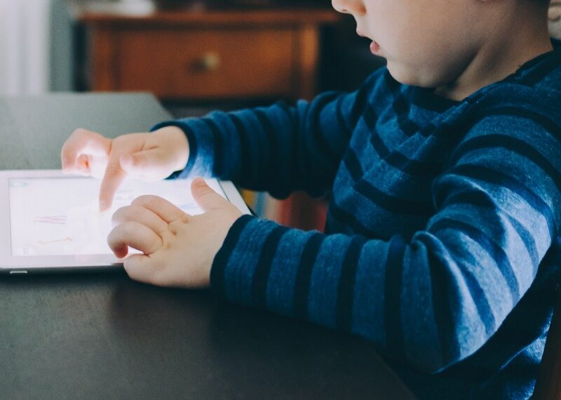 Pediatras alertan sobre el uso de  juegos que promueven la ludopatía