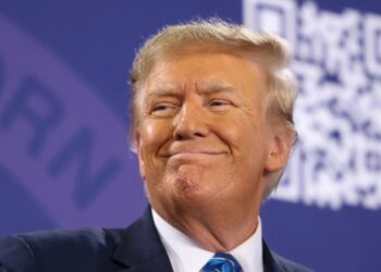 Trump asegura que será un «gran honor» terminar en la cárcel por violar una orden de silencio