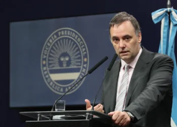 Adorni calificó de «horroroso» el paro de la UTA