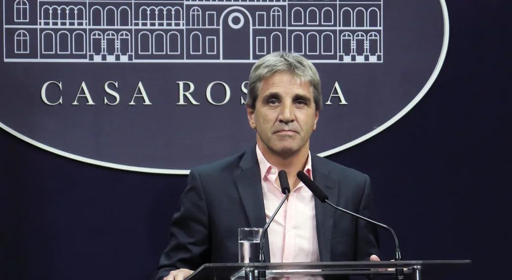 Caputo apuntó contra el reclamo de las universidades