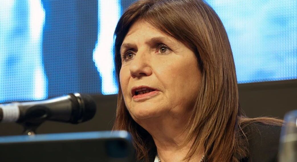 Patricia Bullrich: «Las Fuerzas Armadas han sido muy maltratadas durante los años de la democracia»