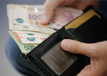 El Gobierno buscará definir un nuevo sueldo mínimo en la previa del día de los trabajadores