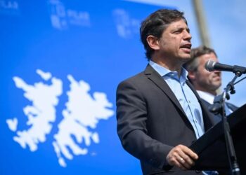 Kicillof apuntó contra Milei: “No se puede homenajear y tener como ídola a Margaret Thatcher”