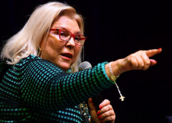 Carrió denunció que Milei lleva adelante «el mayor ataque a la clase media de la historia»