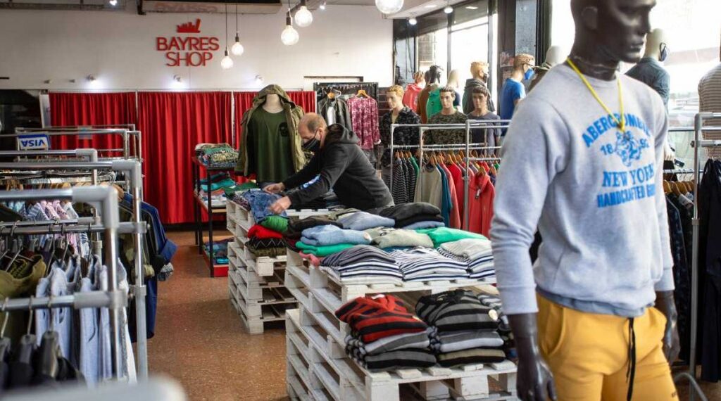 Compras en el exterior: crece el furor de los argentinos por el “súper peso”
