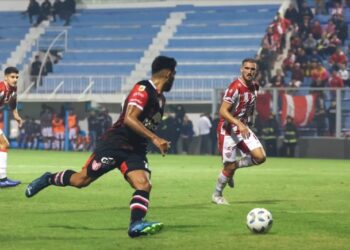 Instituto fue sorprendido por Talleres de Escalada y quedó eliminado de la Copa Argentina