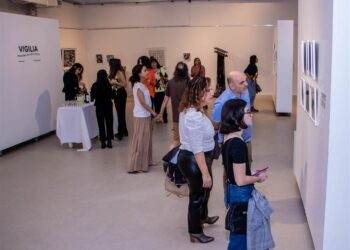 Inauguración de la exposición “Vigilia” con buen acompañamiento vecinal