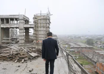 Kicillof visitó un plan de viviendas paralizado: “Nación no se hace cargo de sus responsabilidades”