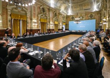 Kicillof se reunió con rectores de universidades públicas y confirmó su apoyo a la marcha del 23 de abril