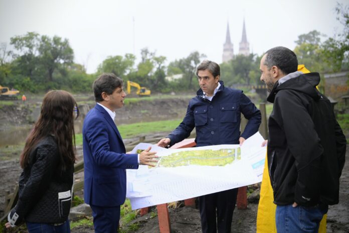 Kicillof recorrió obras en Luján y dijo que “la obra pública no se paraliza” en la provincia