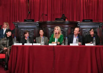Magario inauguró la tercera edición del programa Voces Adolescentes en el Senado bonaerense