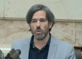 Reforma laboral: Del Caño cuestionó “el regalito” que el oficialismo le hará a los trabajadores