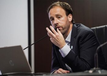 Panorama político: la danza de las paritarias, el ajuste y el liderazgo en el PJ