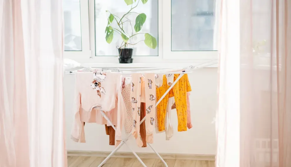 El truco de los japoneses para secar la ropa adentro de casa en los días de lluvia