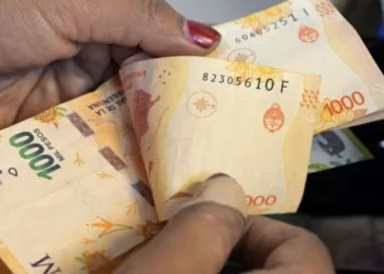 Advierten que el sueldo inicial cayó 34,1% desde que asumió Milei