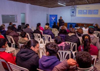 Gran concurrencia de vecinos de Almirante  Brown en charla sobre concientización vial