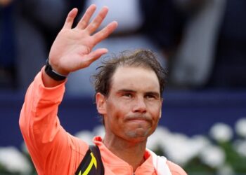 Nadal cayó con De Miñaur y quedó eliminado en su regreso a Barcelona