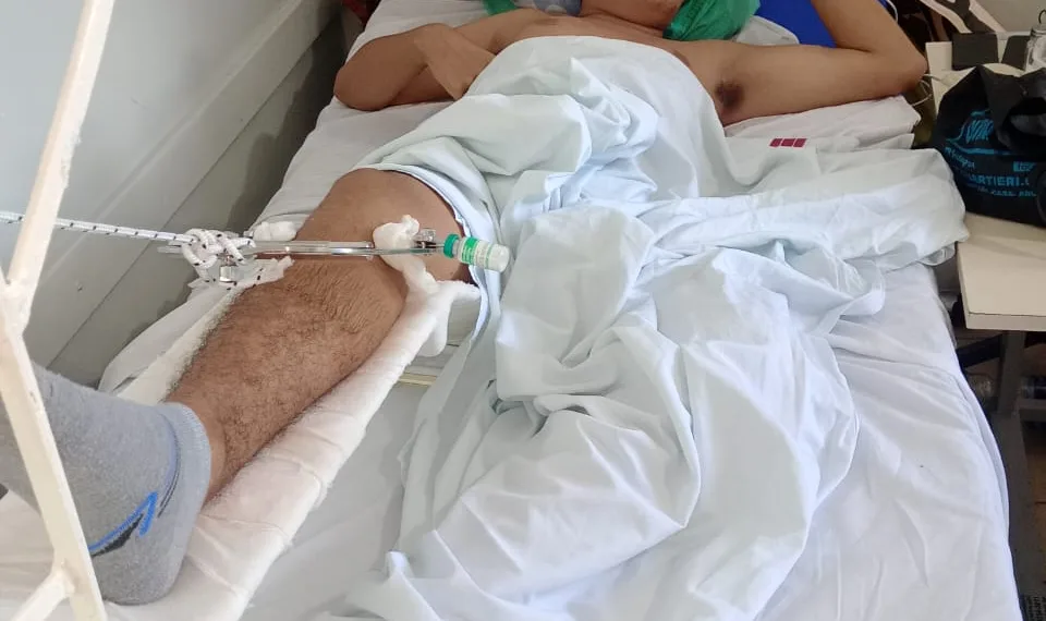 Piden colaboración para un joven que necesita un set ortopédico