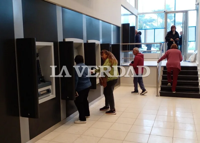 Ya funcionan los nuevos cajeros del Banco Provincia