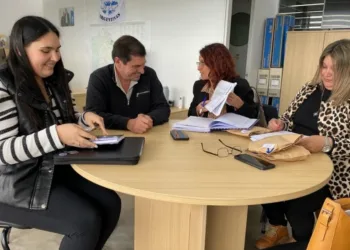 Gestionan obras para  escuelas de General Arenales