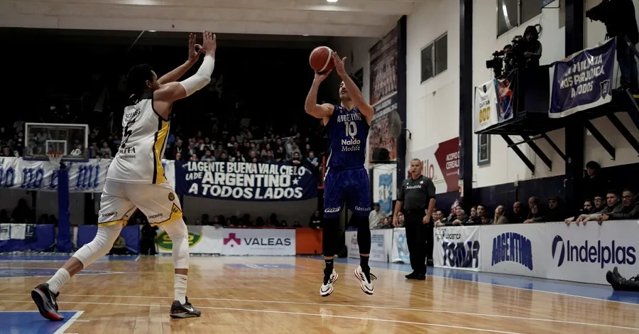 Argentino volvió a ganar y quedó a un paso de seguir en la Liga Nacional
