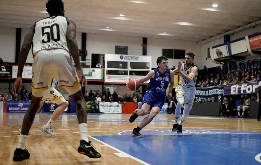 Argentino volvió a ganar y quedó a un paso de seguir en la Liga Nacional