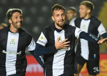 Gimnasia (LP) fue superior y eliminó a Atl. Tucumán de la Copa Argentina