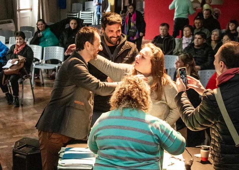 Petrecca felicitó a vecinos que firmaron  escrituras y destacó el trabajo del área de Viviendas