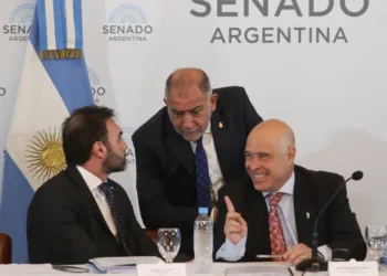 El oficialismo concretó la firma de los dictámenes y podrá sesionar en el Senado