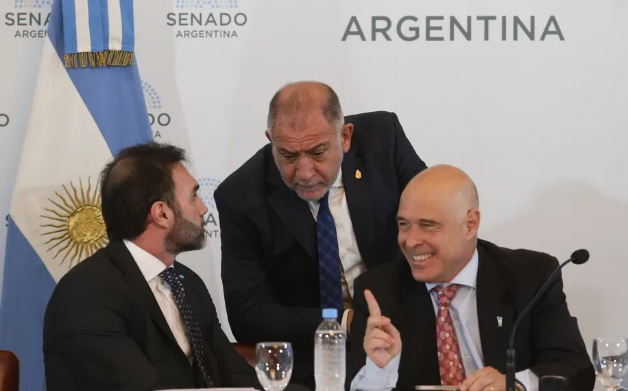 El oficialismo concretó la firma de los dictámenes y podrá sesionar en el Senado