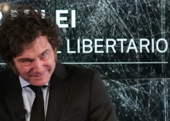 La chicana de Milei contra el portavoz del gobierno de Pedro Sánchez