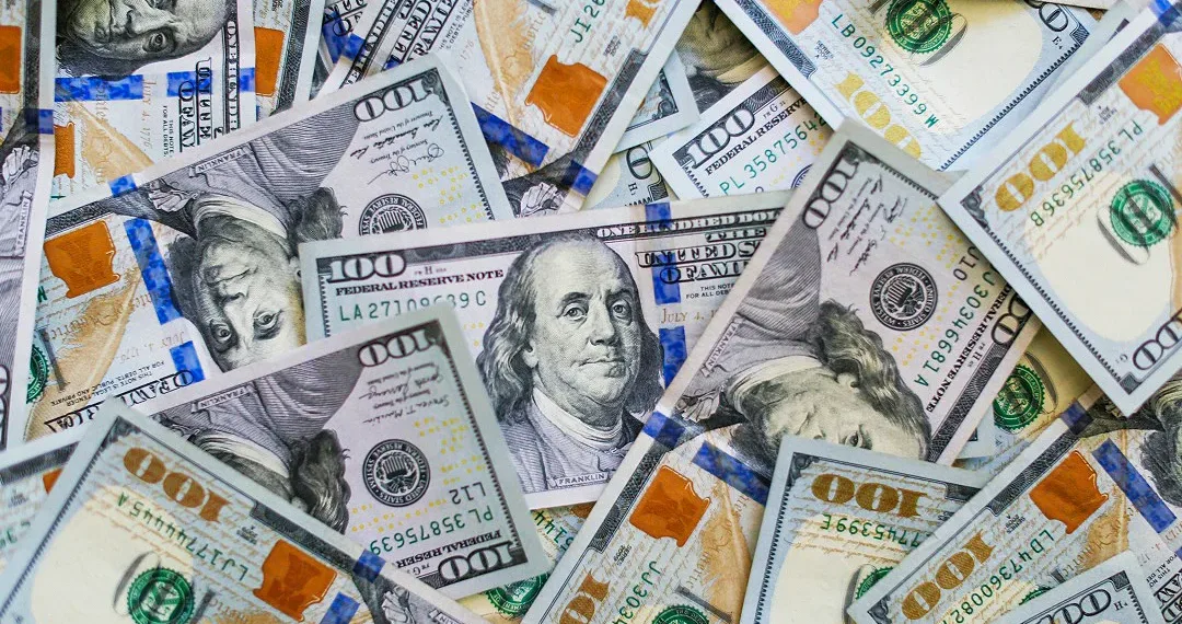 El dólar blue avanzó otros 45 pesos y las brechas volvieron encima del 40%
