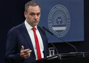 Adorni desmintió al titular de la Feria del Libro sobre el pedido de 5 mil entradas gratis