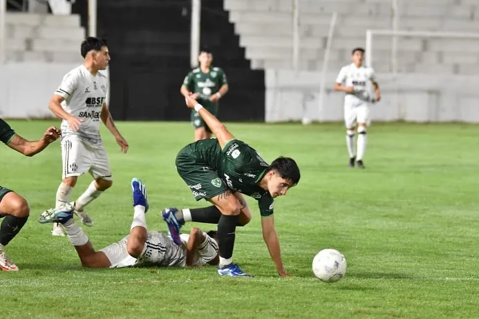 Los chicos del “Verde” reciben a Estudiantes LP