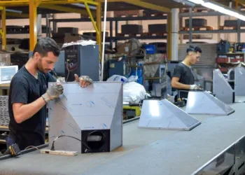 La industria cayó 21,2% y profundiza la recesión