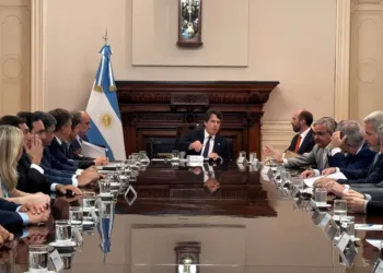 Posse descartó la dolarización y defendió la economía en un mensaje a los senadores