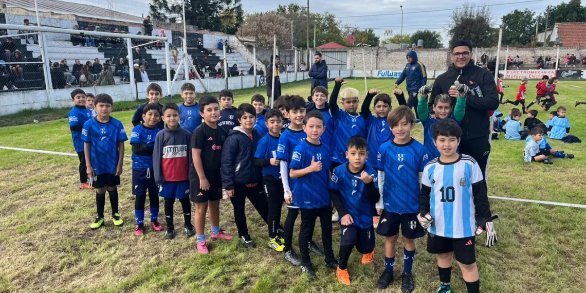 Encuentro de fútbol infantil en Mariano Moreno