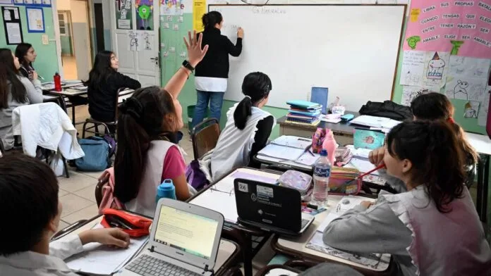 ¿Cuándo cobran docentes, judiciales y el resto de los estatales con el aumento?