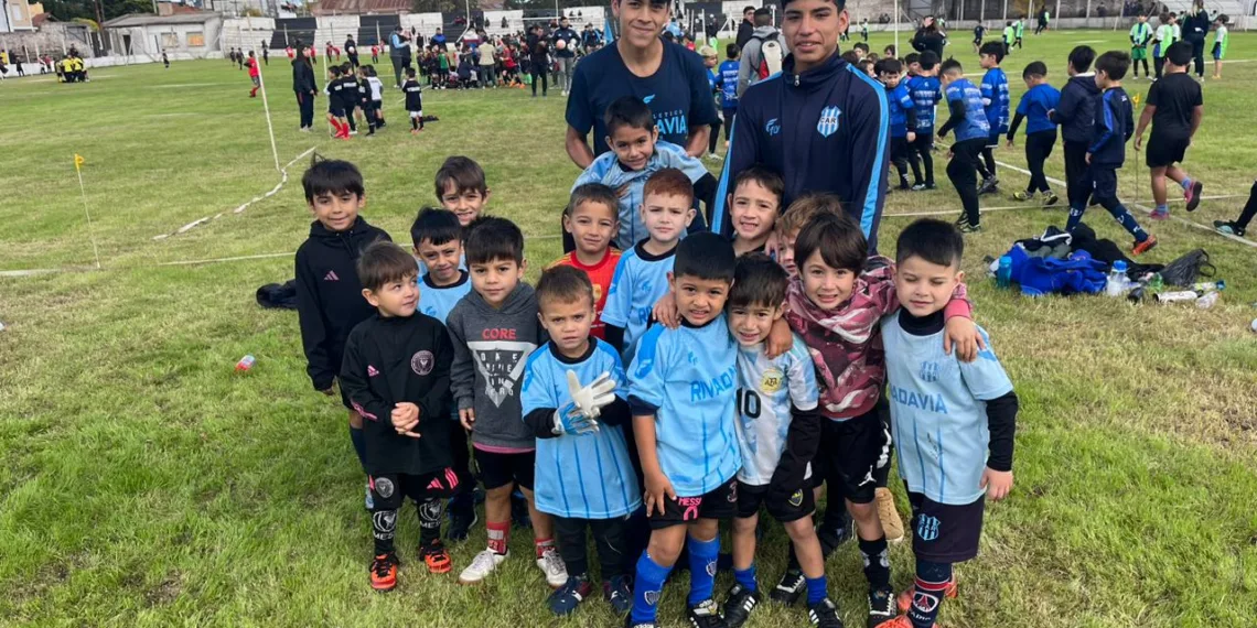 Encuentro de fútbol infantil en Mariano Moreno