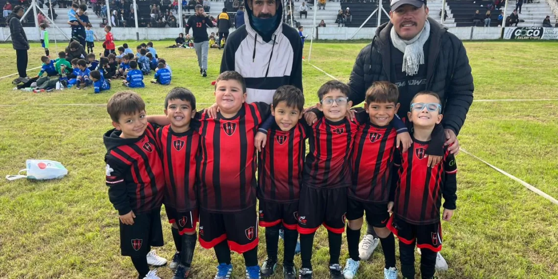 Encuentro de fútbol infantil en Mariano Moreno