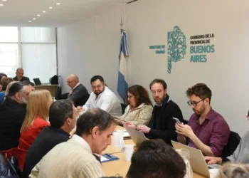 Provincia ofreció a representantes docentes un nuevo aumento salarial de 7,5% en mayo