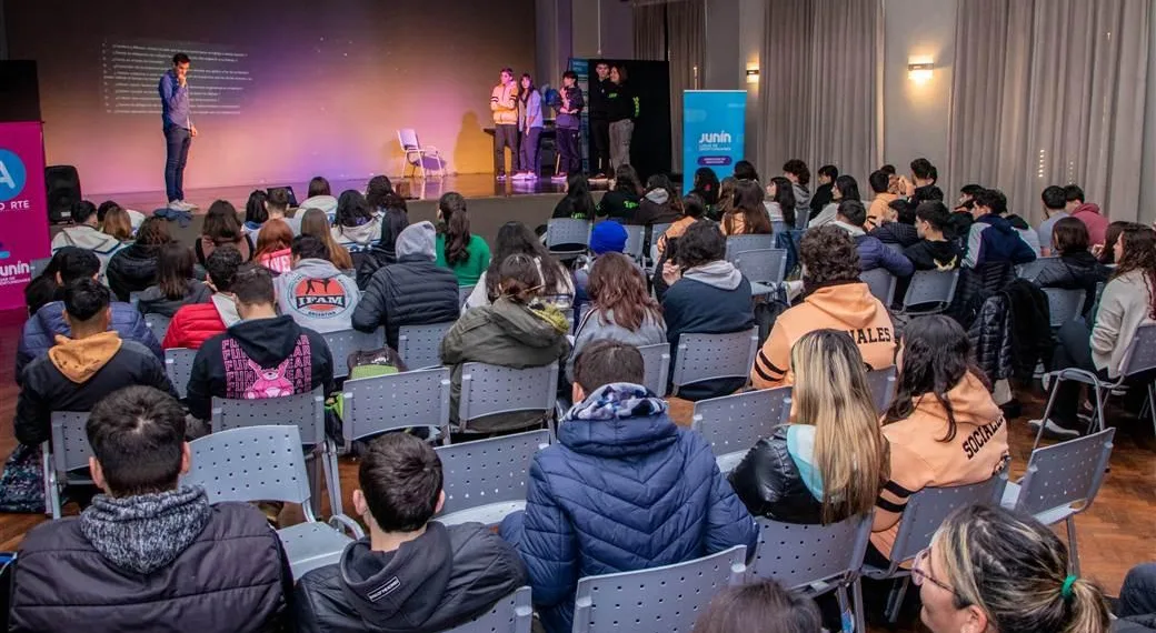 Alumnos de la EEST N°2 visitaron la Escuela de Innovación y Tecnología municipal