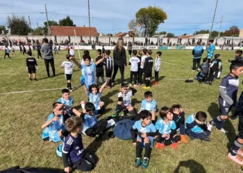 Encuentro de fútbol infantil en Mariano Moreno
