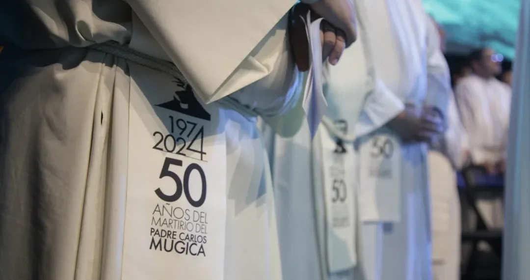 Homenaje al padre Carlos Mugica: el papa Francisco pidió «que la grieta se termine reconociendo errores y erradicando la exclusión»